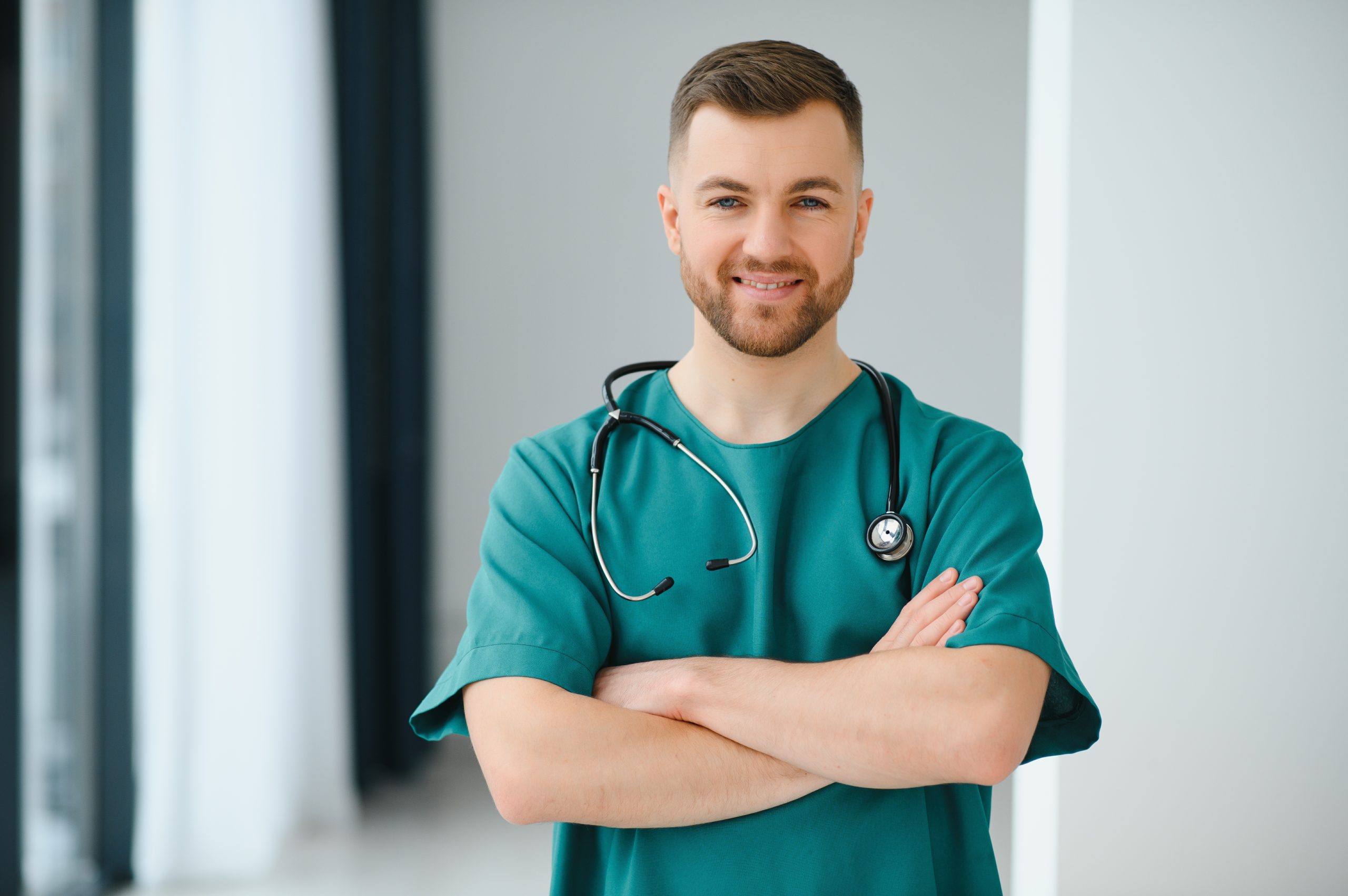 Portrait d'un docteur souriant
